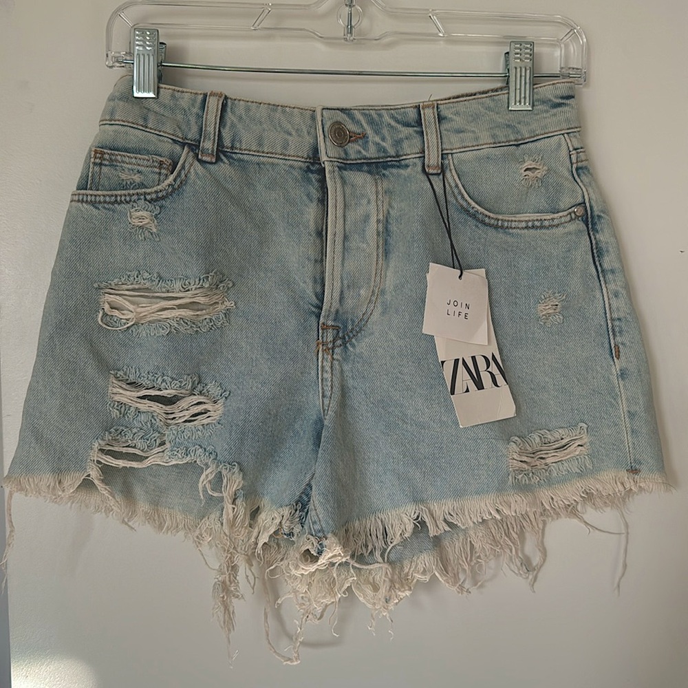 NEW Zara Light Wash Destroyed Denim Shorts (size 2)